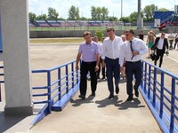 Дмитрий Азаров посетил здание бассейна МАУ Олимп.jpg