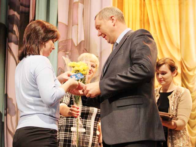 Вручение партийных билетов