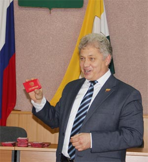 Вручение удостоверений и значков депутатам РСП