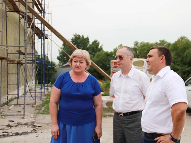 Знакомство с ходом ремонтных работ в сергиевской школе