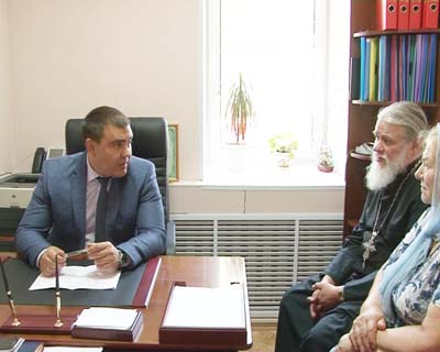 Алексей Веселов ведет прием граждан