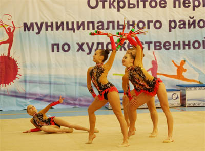Выступление участниц соревнований