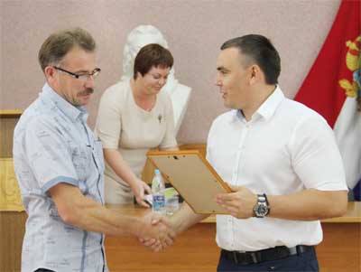 Главам поселений вручены денежные сертификаты за качественную работу