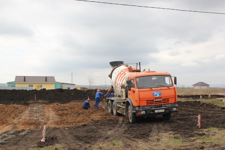 На строящейся площадке в п.Суходол
