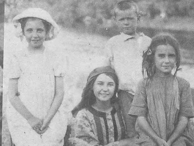 Ирина Кнорринг (слева) с кузенами