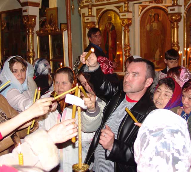 Благодатный огонь в Храме в честь Казанской Иконы Божией Матери