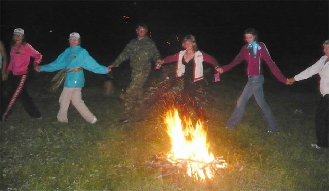 хороводы вокруг костра