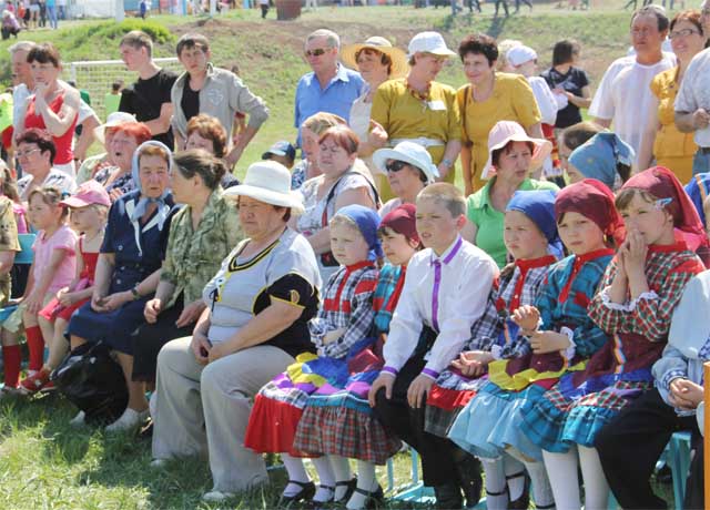 Зрители с особым вниманием наблюдали за выступлением творческих коллективов