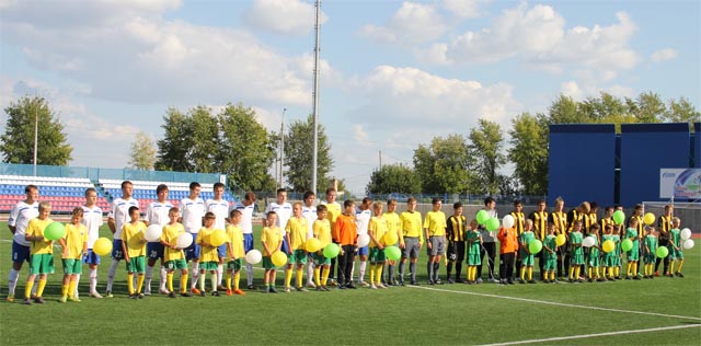 Открытие первенства на стадионе "Олимп"