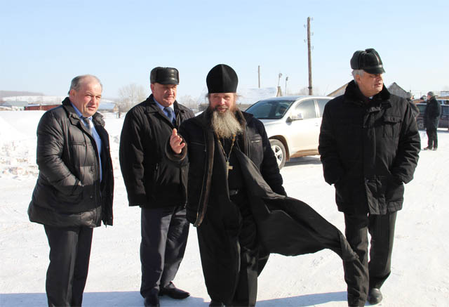 Виктор Казаков и Анатолий Шипицин в селе Кандабулак