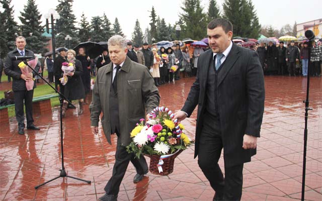 Возложение цветов