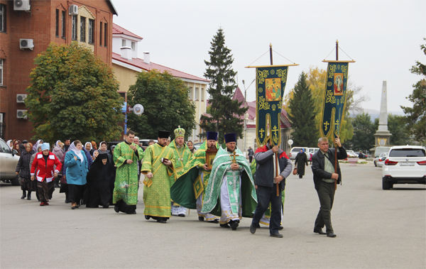 Крестный ход к памятнику Сергию Радонежскому