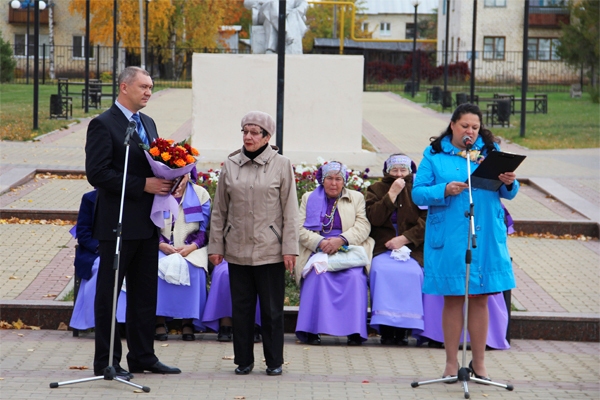 Вручение медали Людмиле Власовой