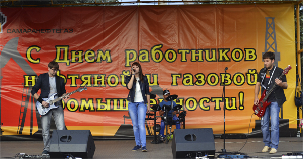 Выступление вокально-инструментального ансамбля "Эндорфин"