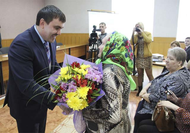 Вручение награды Горбуновой З.И.
