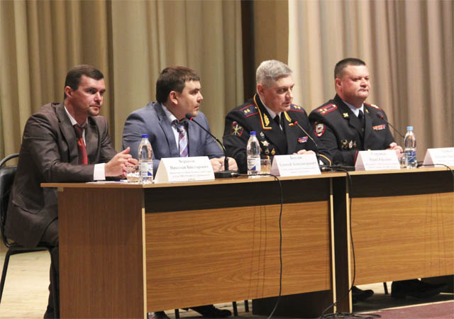 Ю.Стерликов на встрече с жителями Сергиевского района