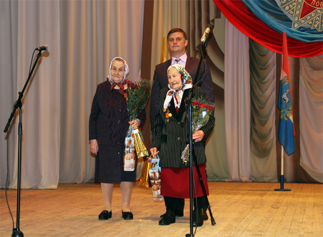 Алексей Чернов и две юбилярши - К.М. Журавлева и А.О. Маркова